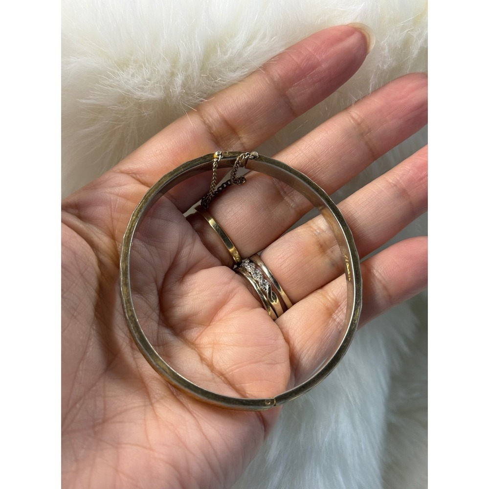 Vintage Pastelli Two Tone Diamond Cut Hinged Bangle Bracelet with Safety Chain - Picture 4 of 9